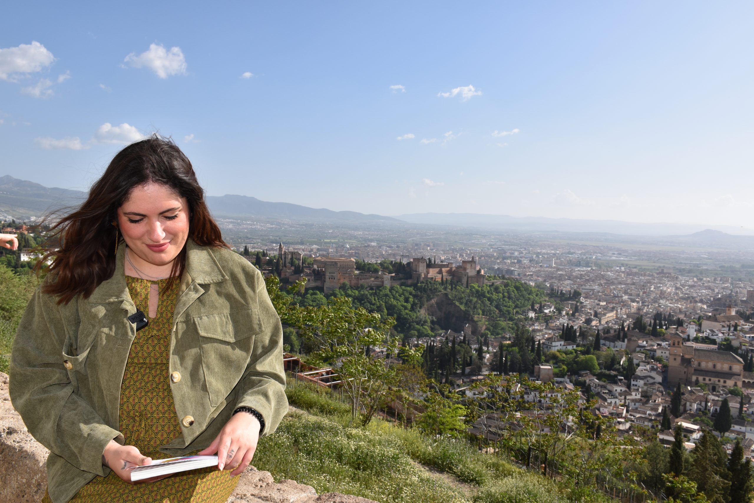Celia influencer y escritora granadina que nos muestra el poder de la lectura a través de la poesía